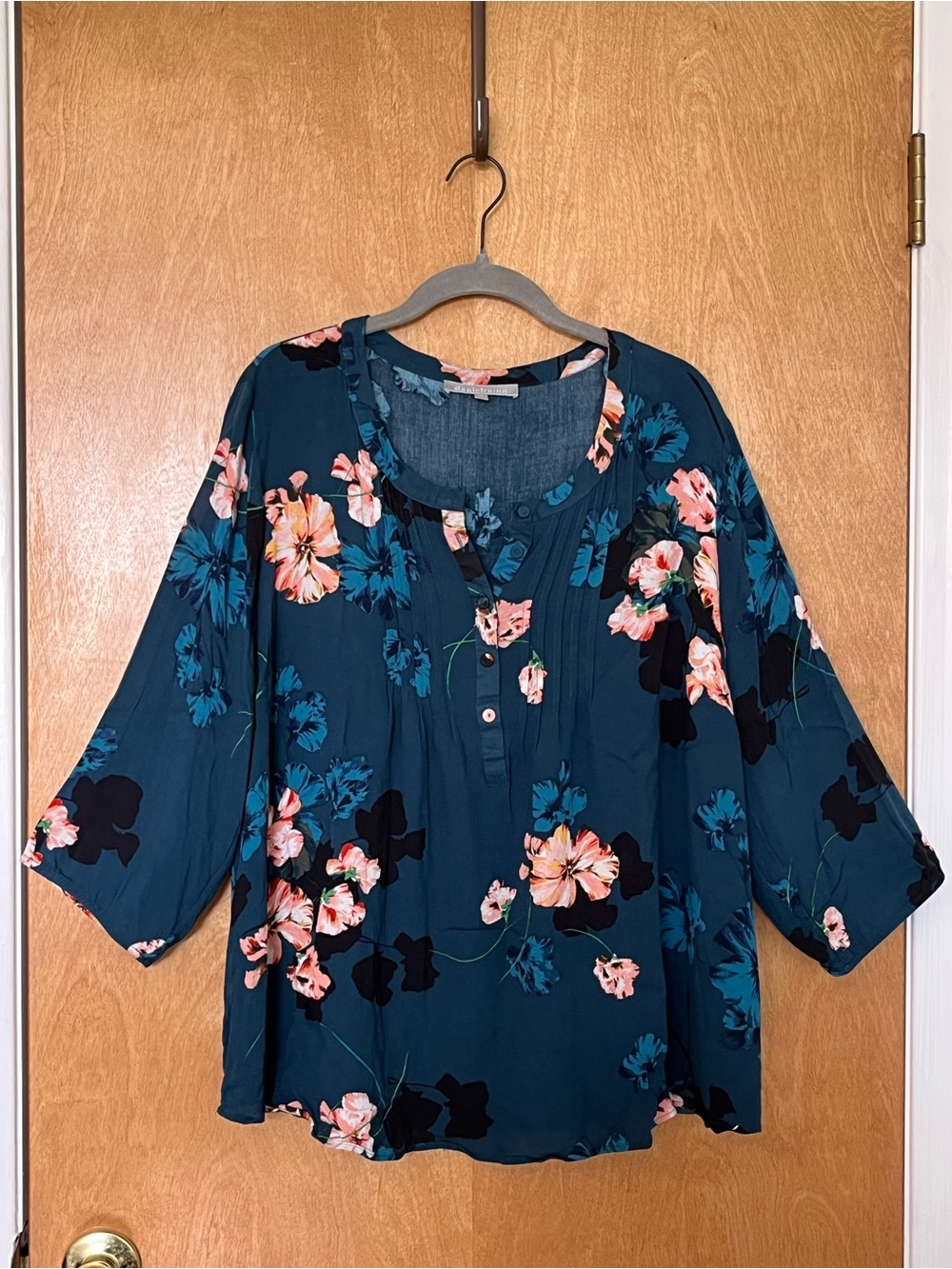 Daniel Rainn Women’s Size 2X Blue & Pink Floral Blouse with 3/4 Sleeves